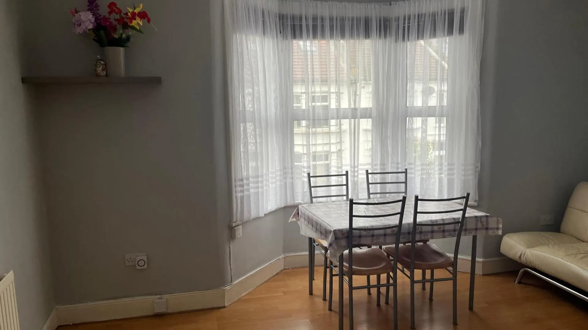 First Floor 1 Bed Apartment With Lounge And Kitchen London United Kingdom