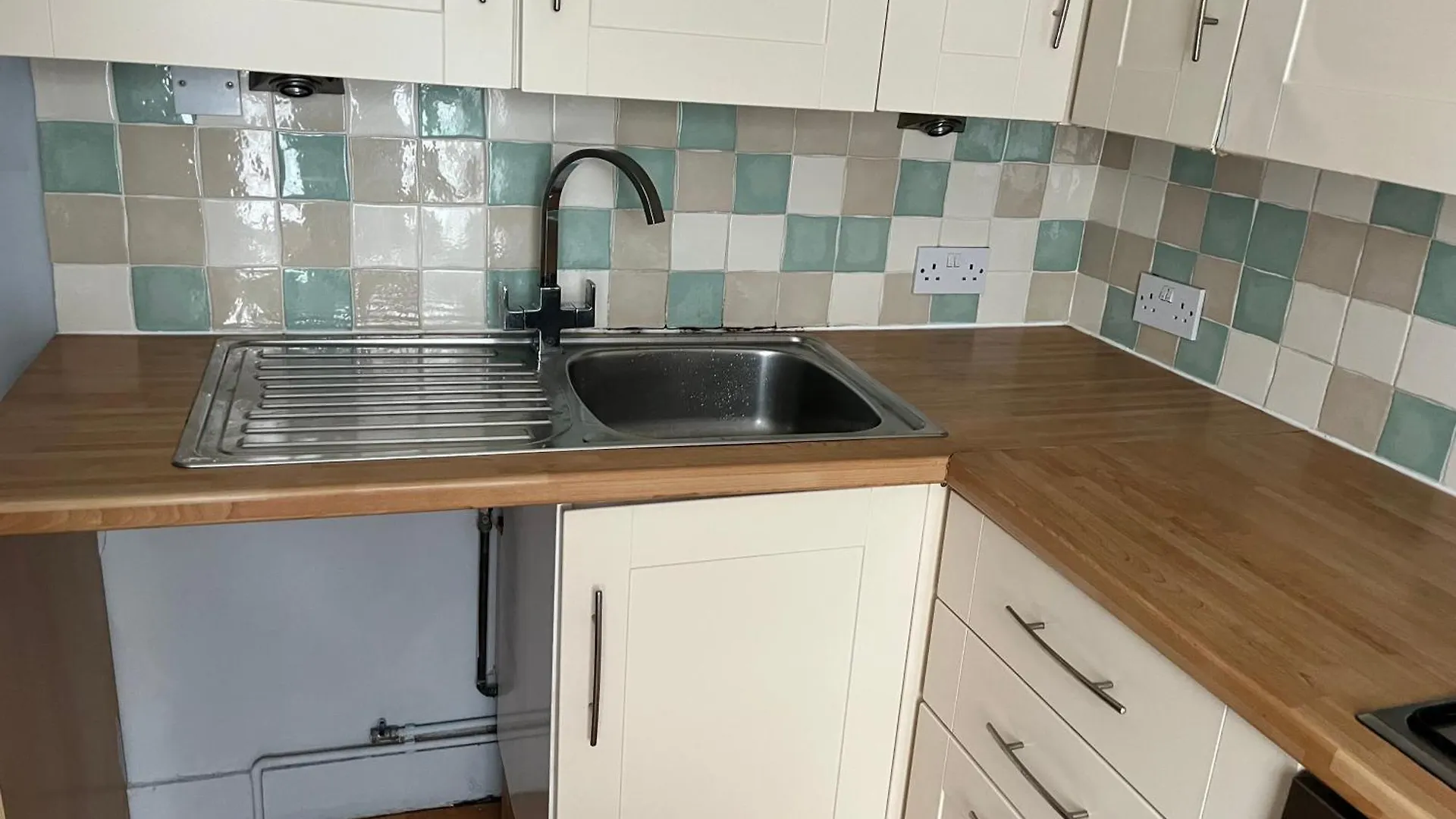 First Floor 1 Bed Apartment With Lounge And Kitchen London