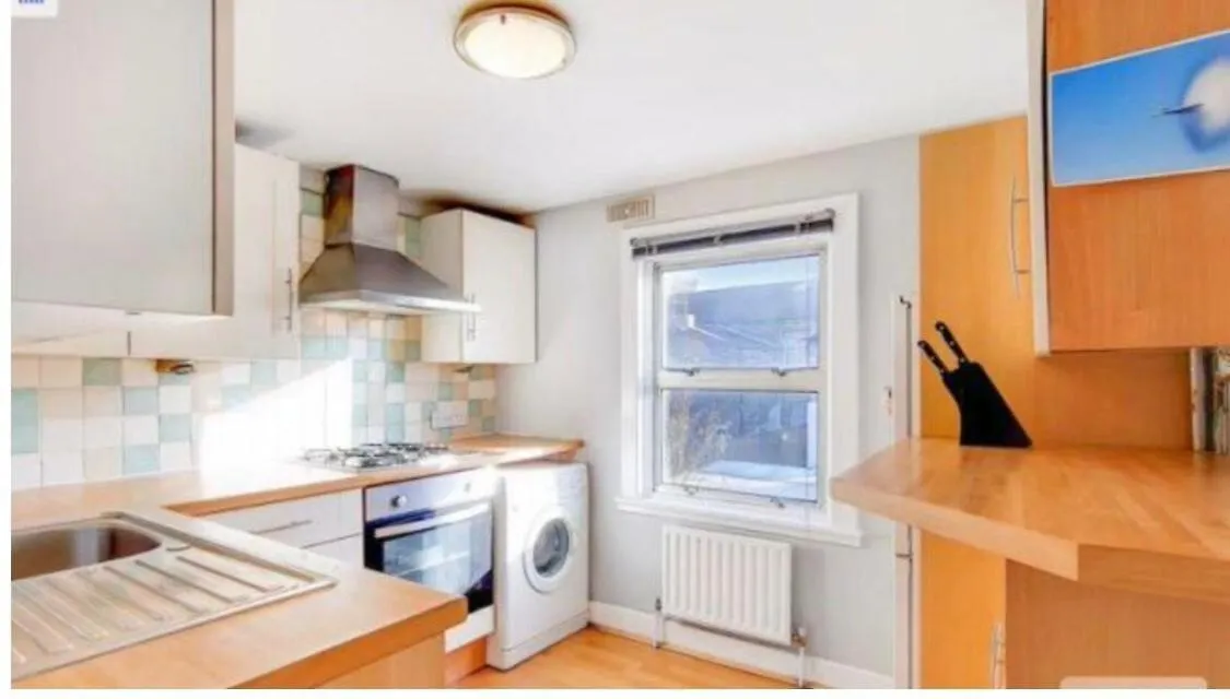 First Floor 1 Bed Apartment With Lounge And Kitchen London